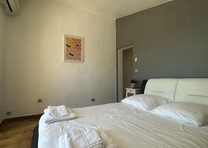 Vivre A Pieds فيلة *